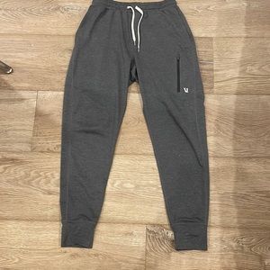 Vuori Sunday Performance Joggers in Grey Size small